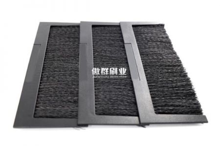 廣州傲群機(jī)柜毛刷廠家為您科普：機(jī)柜密封毛刷用途